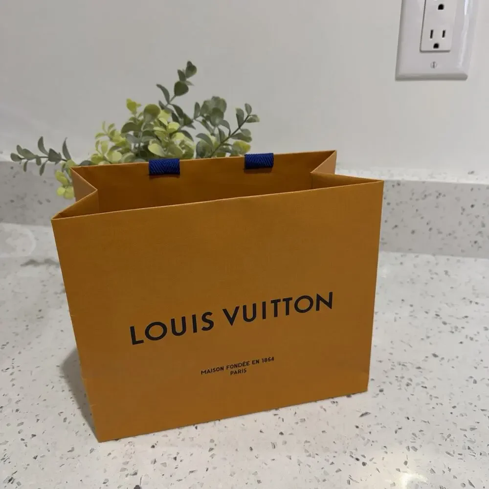 Louis Vuitton gently pre